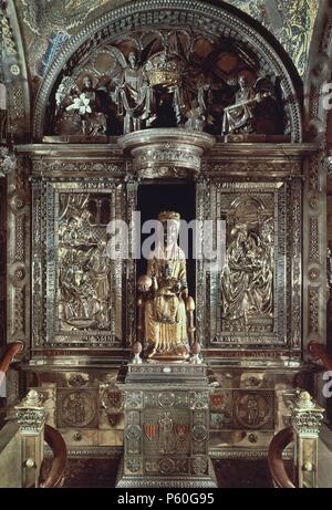 VIRGEN DE MONTSERRAT 'LA MORENETA' TALLA EN MADERA ROMANICA DE FINALES DEL SIGLO XII. Location: MONASTERIO DE MONTSERRAT, MONTSERRAT, BARCELONA, SPAIN. Stock Photo