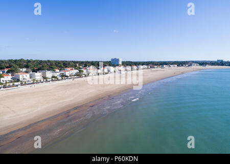 France, Charente Maritime, Saintonge, Cote de Beaute, Royan, Grande Conche beach, seafront and villas (aerial view) // France, Charente-Maritime (17), Stock Photo