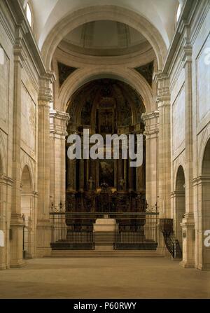 INTERIOR DE LA IGLESIA HACIA LA CABECERA. Location: MONASTERIO DE SANTIAGO, UCLÉS, CUENCA, SPAIN. Stock Photo