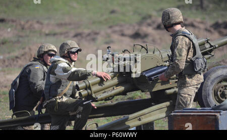 A soldier with the Ukrainian Land Forces (right), loads an 82mm mortar Apr. 5, 2016, during a mortar live-fire exercise at the International Peacekeeping and Security Center near Yavoriv, Ukraine as part as Joint Multinational Training Group-Ukraine.  Each JMTG-U rotation will consist of nine weeks of training where Ukrainian soldiers will learn defensive combat skills needed to increase Ukraine's capacity for self-defense. (U.S. Army photo by Staff Sgt. Adriana M. Diaz-Brown, 10th Press Camp Headquarters) Stock Photo