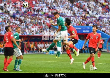 Header, goalchance Mario GOMEZ (GER), action, duels versus Yong LEE (KOR), left: Youngsun YUN (KOR), Thomas MUELLER (GER) .re: Hyunsoo JANG (KOR). South Korea (KOR) - Germany (GER) 2-0, Preliminary Round, Group F, Match 43, on 27.06.2018 in Kazan, Kazan Arena. Football World Cup 2018 in Russia from 14.06. - 15.07.2018. | usage worldwide Stock Photo