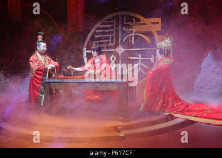 Heihe, Heihe, China. 25th June, 2018. Heihe, CHINA-25th June 2018: Russian couple experience traditional Chinese wedding ceremony with Chinese couple in Heihe, northeast China's Heilongjiang Province. Credit: SIPA Asia/ZUMA Wire/Alamy Live News Stock Photo