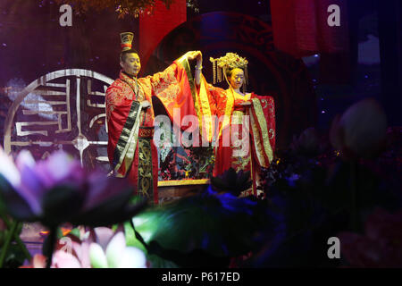 Heihe, Heihe, China. 25th June, 2018. Heihe, CHINA-25th June 2018: Russian couple experience traditional Chinese wedding ceremony with Chinese couple in Heihe, northeast China's Heilongjiang Province. Credit: SIPA Asia/ZUMA Wire/Alamy Live News Stock Photo