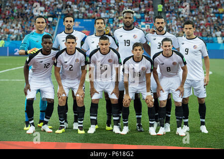 Orleft to right goalkeeper Keylor NAVAS (CRC), Bryan RUIZ (CRC), Celso BORGES (CRC), Kendall WASTON (CRC), Giancarlo GONZALEZ (CRC), Daniel COLINDRES (CRC), to right Joel CAMPBELL (CRC), Johnny ACOSTA (CRC), David GUZMAN (CRC), Cristian GAMBOA (CRC), Bryan OVIEDO (CRC), team photo, group picture, team photo, team picture, full figure, landscape, Switzerland (SUI) - Costa Rica (CRC) 2: 2, Preliminary round, Group E, Game 43, on 27.06.2018 in Nizhny Novgorod; Football World Cup 2018 in Russia from 14.06. - 15.07.2018. | usage worldwide Stock Photo