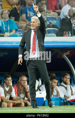 Vladimir PETKOVIC (coach, SUI) gives instruction, instructions, full figure, portrait, gesture, gesture, Switzerland (SUI) - Costa Rica (CRC) 2: 2, preliminary round, group E, game 43, on 27.06.2018 in Nizhni Novgorod; Football World Cup 2018 in Russia from 14.06. - 15.07.2018. | usage worldwide Stock Photo