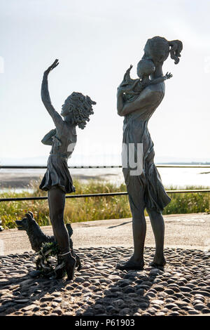 Fleetwood, Lancashire.  28th Jun, 2018. UK Weather: Bright sunny start to the day at the Wyre Estuary with coastal temperatures again expected to exceed 30C on the north-west coast. This sculpture 'Welcome Home' marking the entrance to the port of Fleetwood is a memorial to the many fishermen that lost their lives during the period when Fleetwood was a major fishing port. Credit: MediaWorldImages/AlamyLiveNews. Stock Photo