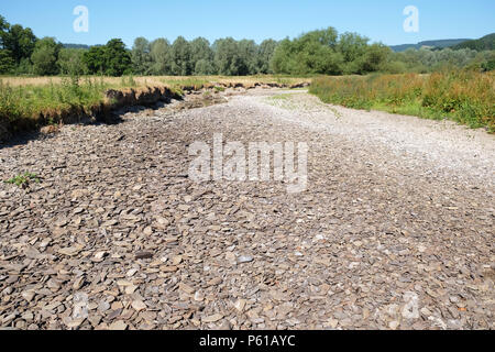 River Teme, near Leintwardine, Herefordshire, UK - 28th June 2018 - this section of the River Teme has dried up here after a prolonged dry spell of summer weather here and further upstream in Mid Wales. Credit: Steven May/Alamy Live News Stock Photo