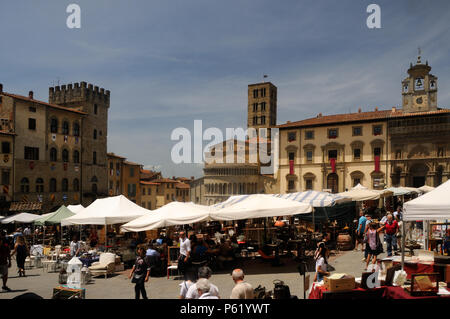 One of the monthly Antiquarian Fairs of Arezzo in progress in the Piazza Grande, Arezzo, Tuscany, Italy Stock Photo