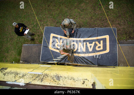 Army Ranger Ladder Man Army Rangers practice airborne assault and battle killing by hand for ...
