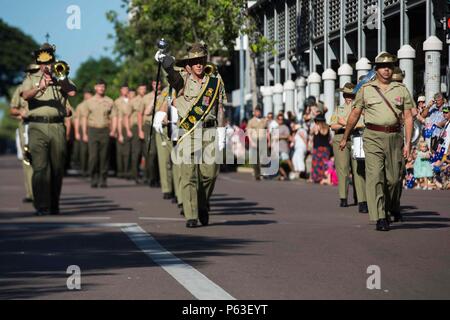 australian defence force personnel marching down macquarie street ...
