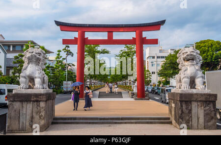 Typical Japanese Red Gate in the Streets of Kamakura called Torii Gate - TOKYO / JAPAN - JUNE 12, 2018 Stock Photo