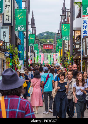 most-famous-street-in-kamakura