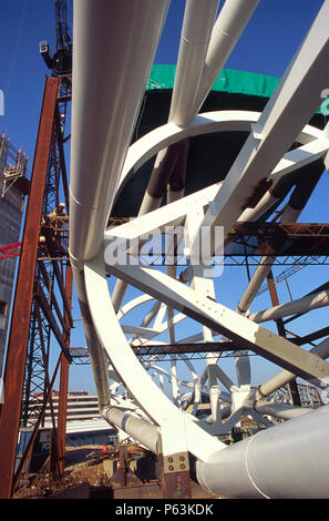 Wembley stadium-London: Welding on the interlacing steel tubes of the signature arch, constructed on the ground by Cleveland Bridge (before litigation Stock Photo