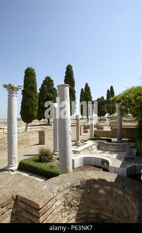 ARTE ROMANO. ESPAÑA. ITALICA. Ciudad fundada hacia 206 a. C., por iniciativa de Cornelio Escipión. Casa de los pájaros. Domus romana señorial. Restos de la fuente adjunta al peristilo porticado. Santiponce. Provincia de Sevilla. Andalucia. Stock Photo