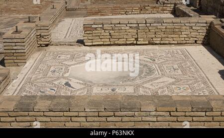 ARTE ROMANO. ESPAÑA. ITALICA. Ciudad fundada hacia 206 a. C., por iniciativa de Cornelio Escipión. Casa de los pájaros. Domus romana señoria. Detalle de uno de los mosaicos que decoraban las entancias vivienda. Santiponce. Provincia de Sevilla. Andalucia. Stock Photo