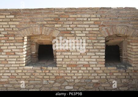 ARTE ROMANO. ESPAÑA. ITALICA. Ciudad fundada hacia 206 a. C., por iniciativa de Cornelio Escipión. Horno de pan de la taberna de la Casa del Planetario. Santiponce. Provincia de Sevilla. Andalucia. Stock Photo