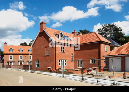 Solar powered new homes hi-res stock photography and images - Alamy