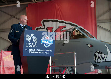 Tech. Sgt. Jason Billingsley, services specialist assigned to the 442d Fighter Wing, was one of the few service members chosen to announce a draft pick for the Kansas City Chiefs during the Military Appreciation Day event at Whiteman Air Force Base, Mo., April 30, 2016. Billingsley announced the 203rd pick, Dadi Nicholas from Virginia Tech. Stock Photo