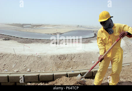 Dubai Autodrome under construction at the Dubailand, Dubai, United Arab Emirates, September 2004. Transforming 7.5km of sandy desert in the heart of D Stock Photo