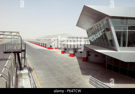 Dubai Autodrome under construction at the Dubailand, Dubai, United Arab Emirates, September 2004. Transforming 7.5km of sandy desert in the heart of D Stock Photo
