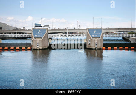 Lagan Weir across the River Lagan, Belfast, Northern Ireland 2008. Built in 1994 to protect the city against flooding but also, as the river is tidal, Stock Photo