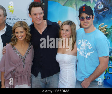 The cast Sarah Michelle Gellar, Matthew Lillard, Linda Cardellini and Freddie Prinze Jr  at the premiere of Scooby-Doo 2 at the Chinese theatre in los Angeles. March 20, 2004.          -            Scooby-Doo2 cast011.jpgScooby-Doo2 cast011  Event in Hollywood Life - California, Red Carpet Event, USA, Film Industry, Celebrities, Photography, Bestof, Arts Culture and Entertainment, Topix Celebrities fashion, Best of, Hollywood Life, Event in Hollywood Life - California, Red Carpet and backstage, ,Arts Culture and Entertainment, Photography,    inquiry tsuni@Gamma-USA.com ,  Music celebrities, M Stock Photo