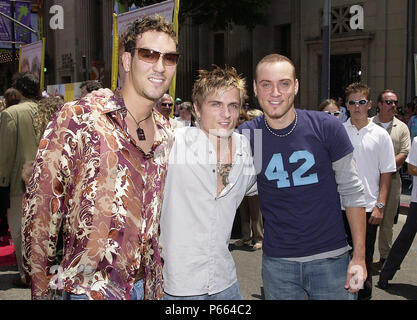 Youngtown arriving at the 'Princess Diaries' premiere at El captain Theatre in Los Angeles  July, 29, 2001  © Tsuni          -            YoungTown01.jpgYoungTown01  Event in Hollywood Life - California, Red Carpet Event, USA, Film Industry, Celebrities, Photography, Bestof, Arts Culture and Entertainment, Topix Celebrities fashion, Best of, Hollywood Life, Event in Hollywood Life - California, Red Carpet and backstage, ,Arts Culture and Entertainment, Photography,    inquiry tsuni@Gamma-USA.com ,  Music celebrities, Musician, Music Group, 2000 to 2009 Stock Photo