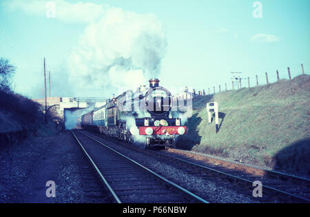 Former Great Western record breaking Castle Class 4-6-0 No.4079 Pendennis Castle heads the Birkenhead Flyer from Paddington to Birkenhead on Saturday  Stock Photo