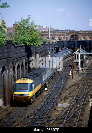 London Road Junction, Leicester. The 11.30 HST ex London for Sheffield arrives at Leicester. 14.5.84 Stock Photo