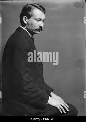 Robert Henri (1865-1929), the American painter, posed in the photographer's New York City studio about 1900] By Gertrude Käsebier, 1852-1934, photographer [ca. 1900] Stock Photo