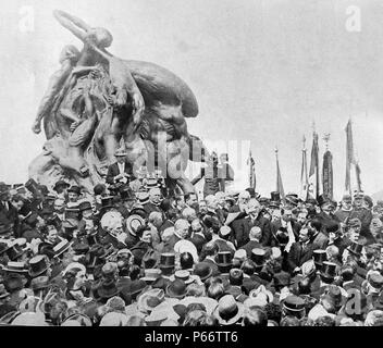 Gabriele D'Annunzio 1863 – 1938, Italian writer, poet, journalist, playwright and soldier during World War I. Seen here as he delivers a speech supporting Italian entry into the First World war. 1914 Stock Photo