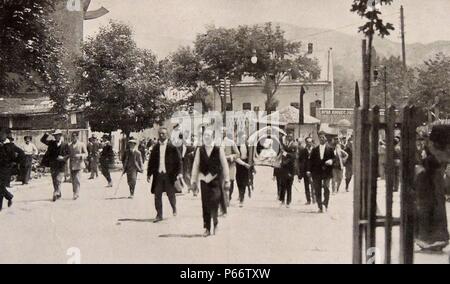 Jubilant Austrian crowds at the outbreak of the first world war 1914. Stock Photo