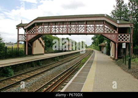 The foot bridge at Wilmcote station, Warwickshire. 2007 Stock Photo