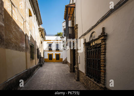 Narrow street in Santa Cruz Neighbourhood, Seville Stock Photo