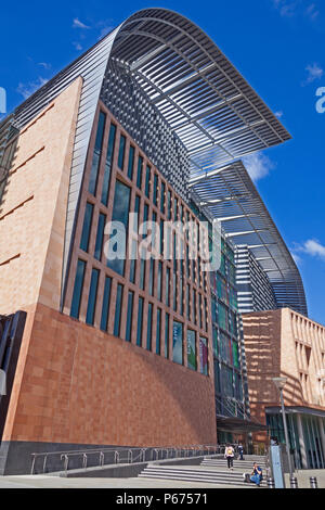 London, Borough of Camden  The Francis Crick Institute in Midland Road, built in 2016 and adjacent to St Pancras International Stock Photo