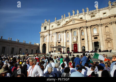 St. Peters Basilica in Vatican City, canonization of Mother Teresa in Rome, Italy on September 05, 2016. Stock Photo