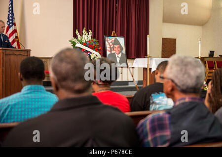 Airmen from the 89th Airlift Wing and families attend a memorial service for Tech. Sgt. Melinda Hargrove, 89th Maintenance Group, at Joint Base Andrews, Md., April 25, 2016. Hargrove passed away April 17. After nearly 20 years of Active Duty service, she was set to retire within the year. (U.S. Air Force photo by Senior Master Sgt. Kevin Wallace/RELEASED) Stock Photo