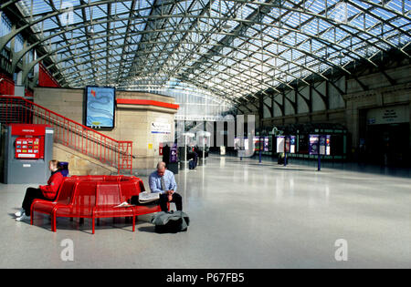 Concourse of Aberdeen station. 2003. Stock Photo