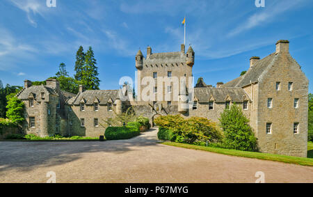 CAWDOR CASTLE NAIRN SCOTLAND  MAIN BUILDING AND ENTRANCE IN EARLY SUMMER Stock Photo