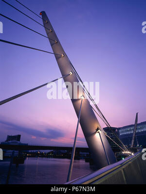 The Wilkinson Bridge, Canary Wharf, London, England, U.K Stock Photo ...