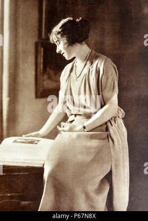 Lady Elizabeth Bowes Lyon (later the Duchess of York, and then Queen Elizabeth) is shown reading a book at Glamis Castle, Scotland. Stock Photo