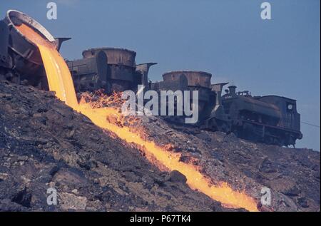 Slag tipping at Turkey's Karabuk steel works with a Hawthorn Leslie 0-6-0T. August 1976. Stock Photo