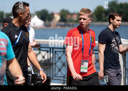Kaliningrad, Russia. 28th June, 2018. Football World Cup; Belgium's Kevin De Bruyne and his teammates go for a walk. Credit: Marius Becker/dpa/Alamy Live News Stock Photo