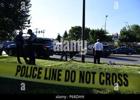 Annapolis, USA. 28th June, 2018. Police officers secure the scene of a mass shooting in Annapolis, the capital city of eastern U.S. state Maryland, on June 28, 2018. Five people were killed on Thursday afternoon with several 'gravely injured' in a mass shooting at local daily newspaper Capital Gazette in Annapolis, police said. Credit: Yang Chenglin/Xinhua/Alamy Live News Stock Photo