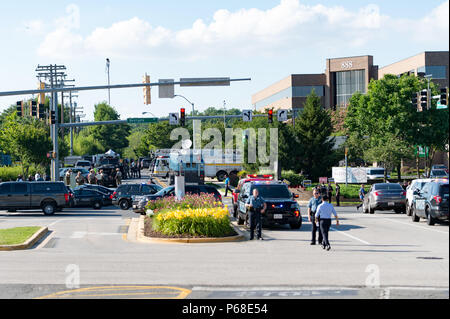 Annapolis, Maryland, USA. 28th June, 2018. June 28, 2018, Annapolis Maryland - Police and Fire officials work the scene of an active shooter incident in front 888 Bestgate Road. This building is home to the Capital Gazette newspaper, a Baltimore Sun affiliate. Credit: Michael Jordan/ZUMA Wire/Alamy Live News Stock Photo