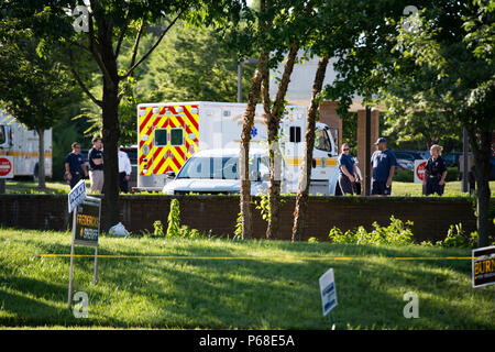 Annapolis, Maryland, USA. 28th June, 2018. June 28, 2018, Annapolis Maryland - Police and Fire officials work the scene of an active shooter incident in front 888 Bestgate Road. This building is home to the Capital Gazette newspaper, a Baltimore Sun affiliate. Credit: Michael Jordan/ZUMA Wire/Alamy Live News Stock Photo