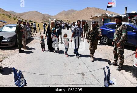 Damascus Syria 28th June 2018 Vehicles Transporting Syrian Refugees Move Back In Syria Through The Zamrani Crossing Between The Lebanese Town Of Arsal And The Syrian Town Of Jarajir In The Western