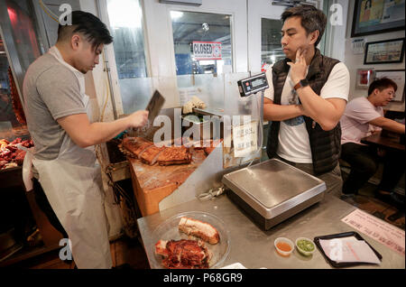 Vancouver, Canada. 28th June, 2018. Anson Leung prepares dishes for costumers at the HK BBQ Master restaurant in the Vancouver suburb of Richmond, Canada, June 28, 2018. TO GO WITH Feature: Young barbecue master carries on Chinese family business in Vancouver Credit: Liang Sen/Xinhua/Alamy Live News Stock Photo