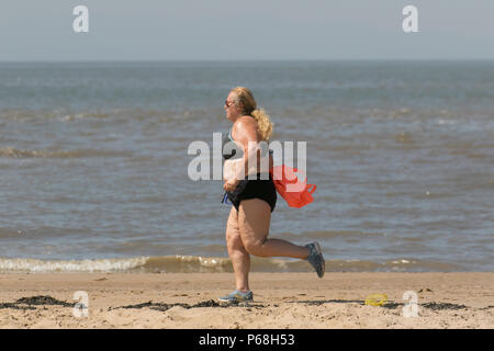 Crosby, Merseyside. 29th Jun, 2018. UK Weather: Bright sunny summers day on the coast, as residents and holidaymakers enjoy the sunshine on the award winning beach. Credit: MediaWorldImages/AlamyLiveNews. Stock Photo
