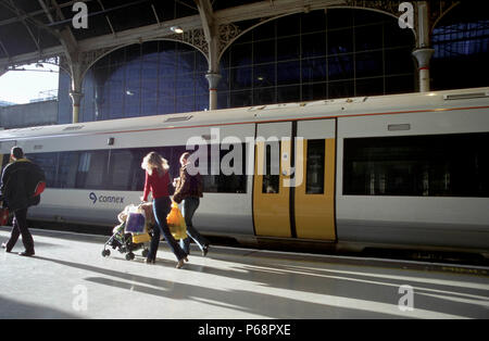 Two young mothers hurry to catch a Connex Class 375 Electrostar at London's Victoria station. Stock Photo